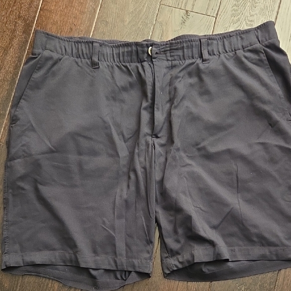 Under Armour Men's Black Shorts - Picture 1 of 9